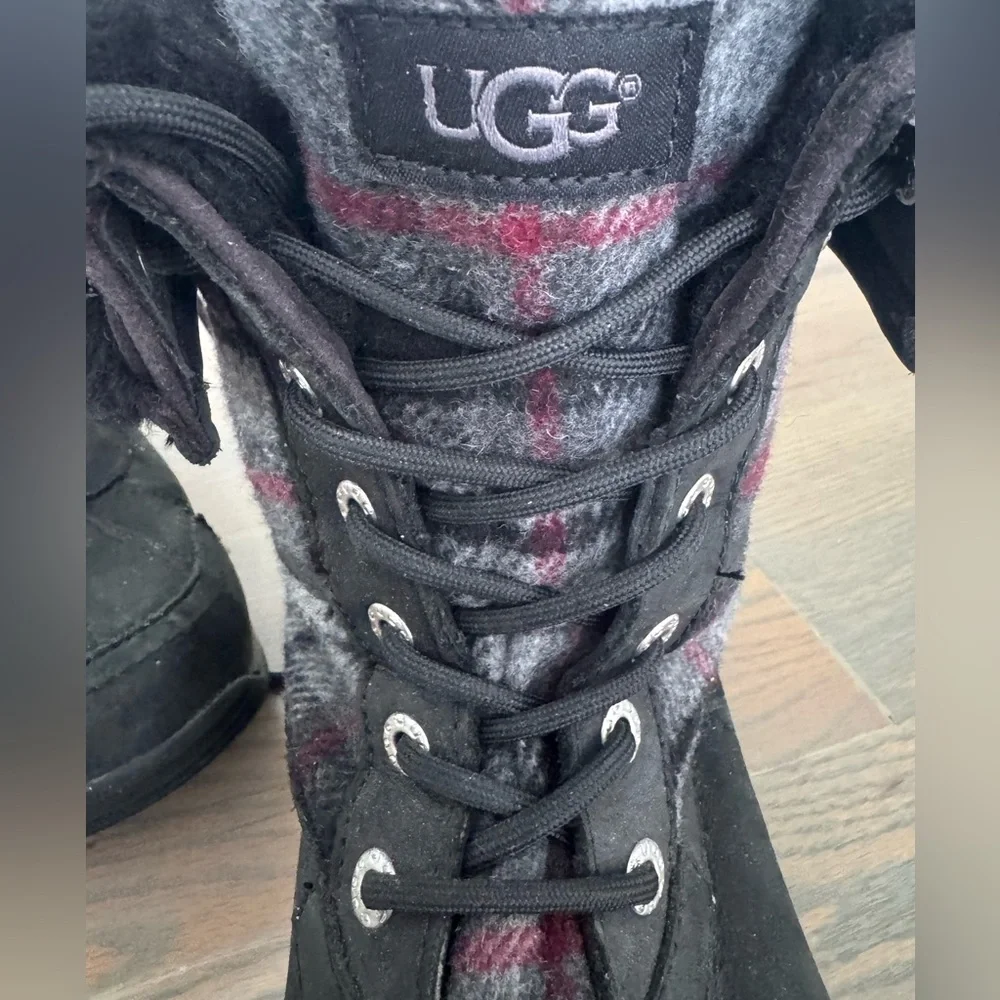 UGG Men’s Tartan Butte Lace-Up Boots Size 8,5